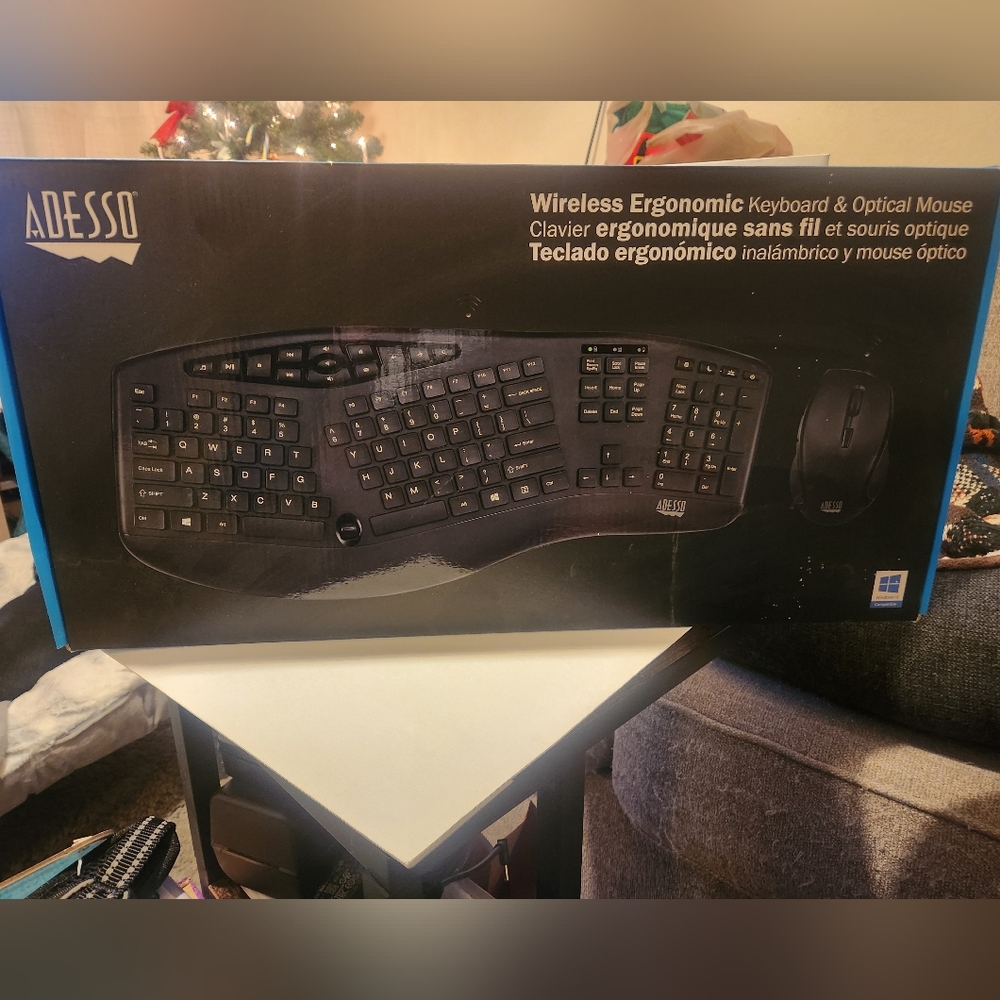 New in Box Adesso Wireless Ergonomic Keyboard & Optical Mouse. Black